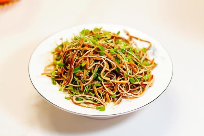 香椿苗拌黑豆絲